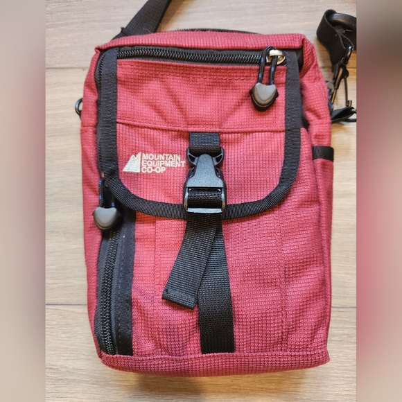 Mountain Equipment Co-op crossbody bag - Picture 1 of 6